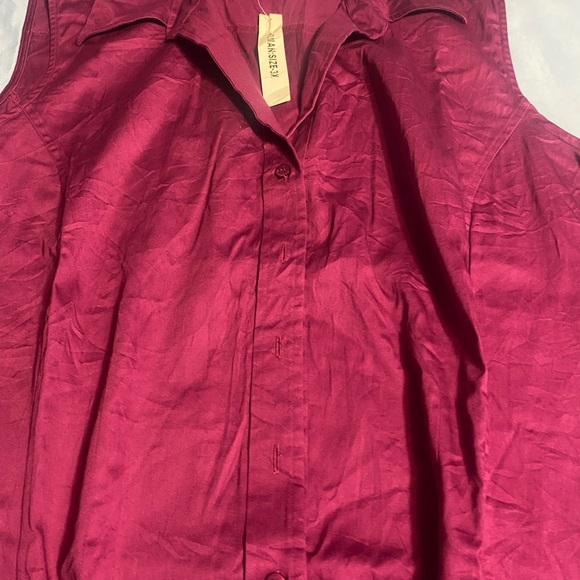 Elegant Blouse with Flowy Sleeves and Lace Accents - Picture 4 of 11